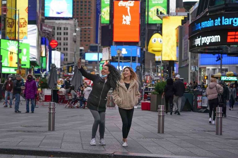 From pizza and gelato to tattoo parlors, what makes Times Square a tourist attraction