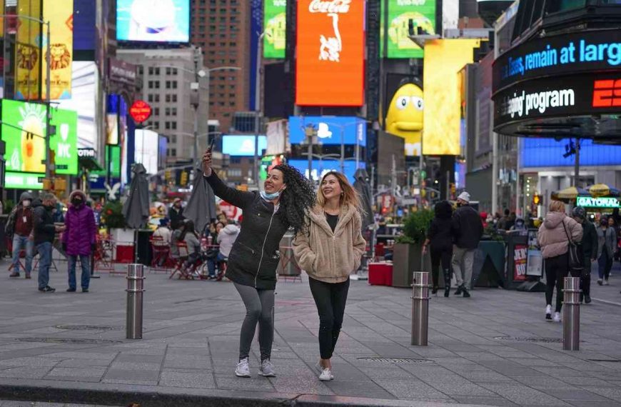 From pizza and gelato to tattoo parlors, what makes Times Square a tourist attraction